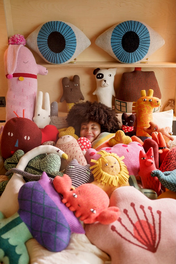 Donna Wilson クッションカバー Donna Wilson House Pillow-Tan/Red - Kasala