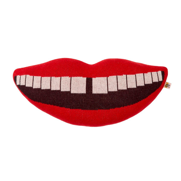 Cushions_SmileShapedCushion_C1