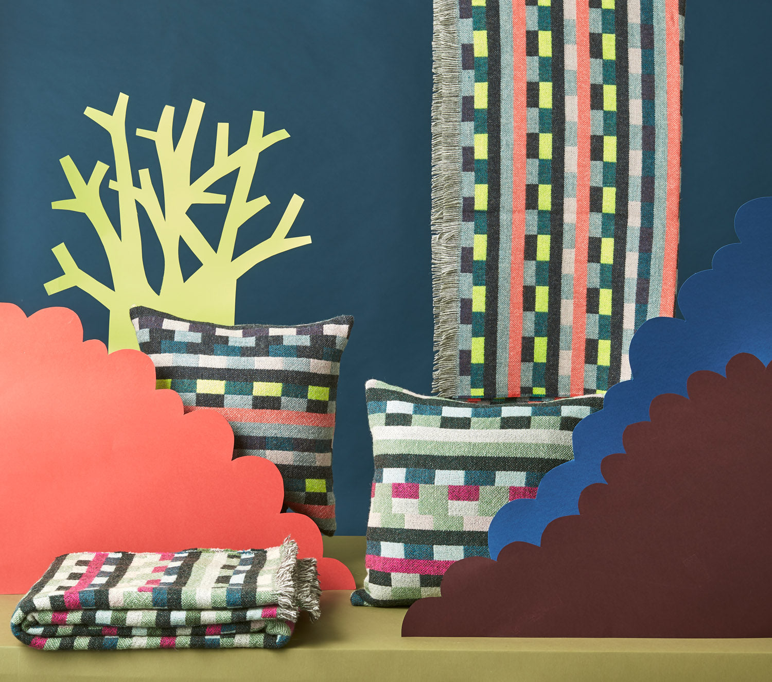 Glitch Woven Throw - Forest Green – Donna Wilson