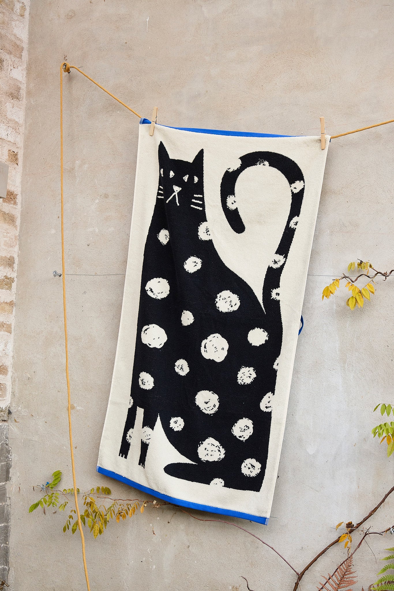 Lazy Cat Bath Towel – Donna Wilson