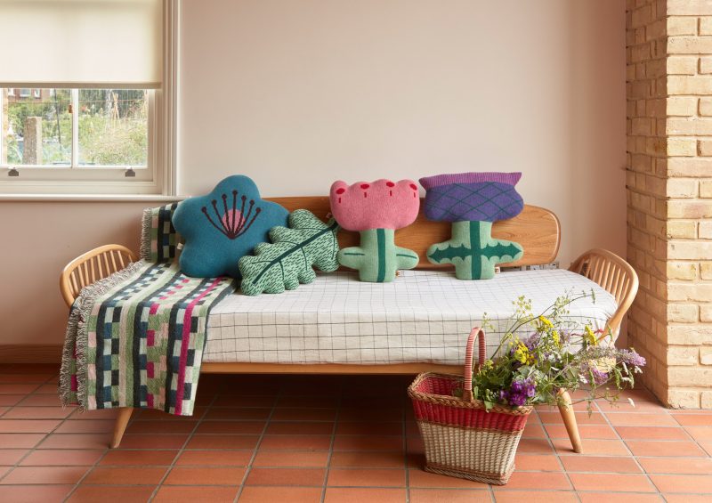 Donna Wilson クッションカバー Leaf Knitted Pillow in Red by Donna Wilson – Gretel Home